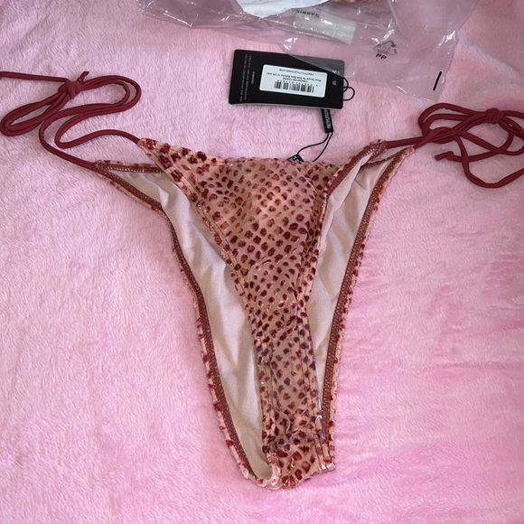 PrettyLittleThing. 8. Rose - Picture 4 of 6